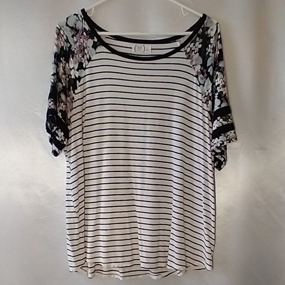 Maurices Tee with Flowered Sleeves - Picture 1 of 5